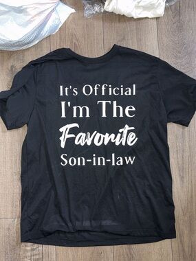 NWOT: "It's Official I'm The Favorite" Son-in-Law Graphic Tee - Black: size XL
